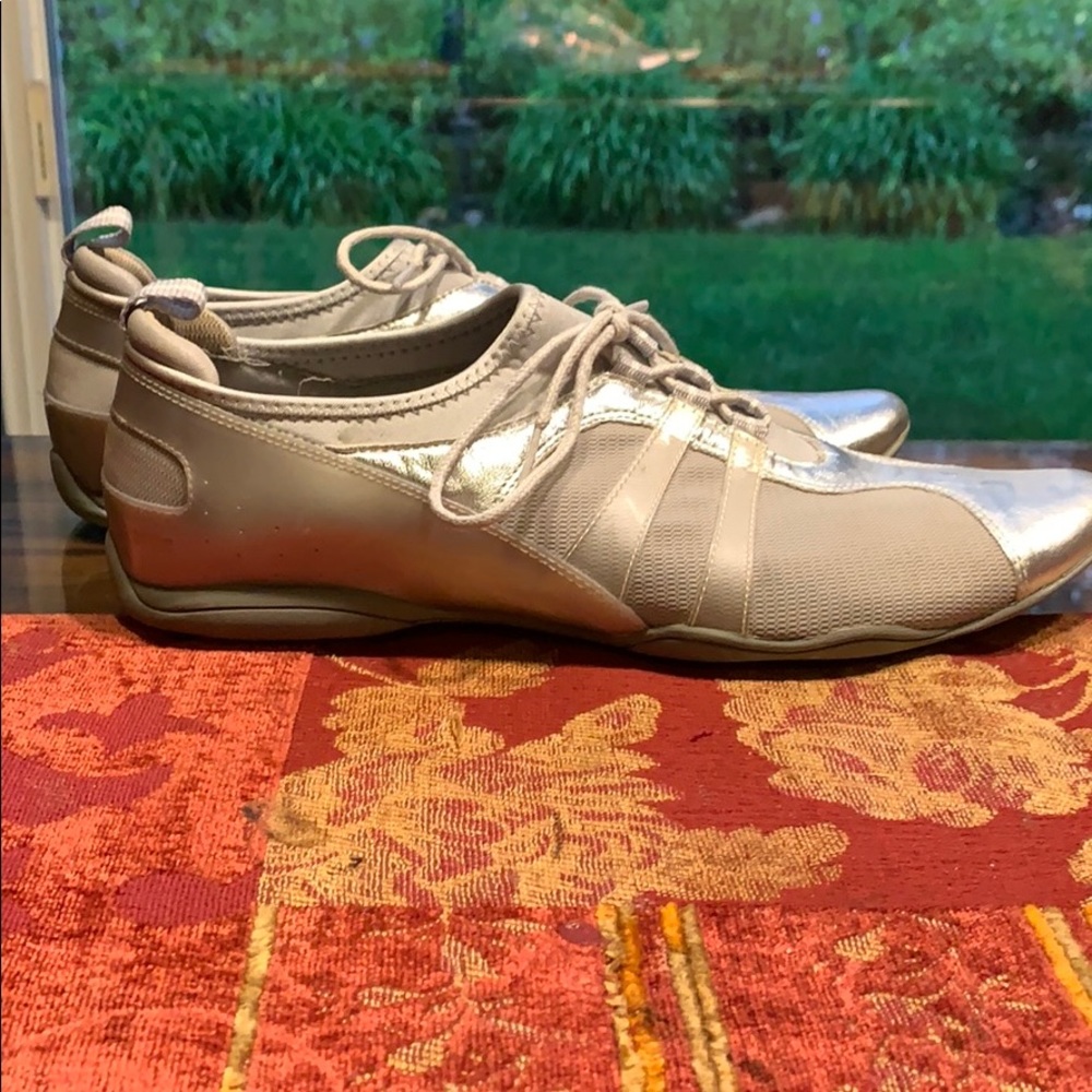 Michelle K-Ladies Silver Metallic Sneakers-Size 9